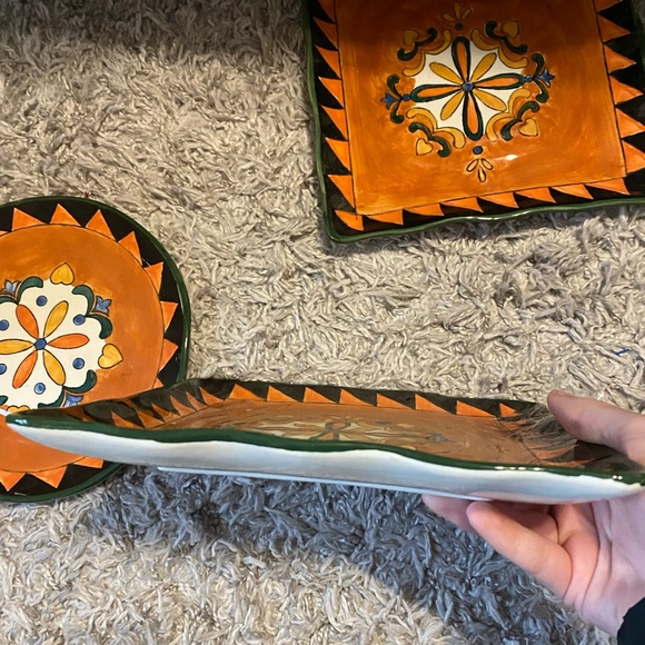 Set of three hand painted accent plates - Picture 4 of 4